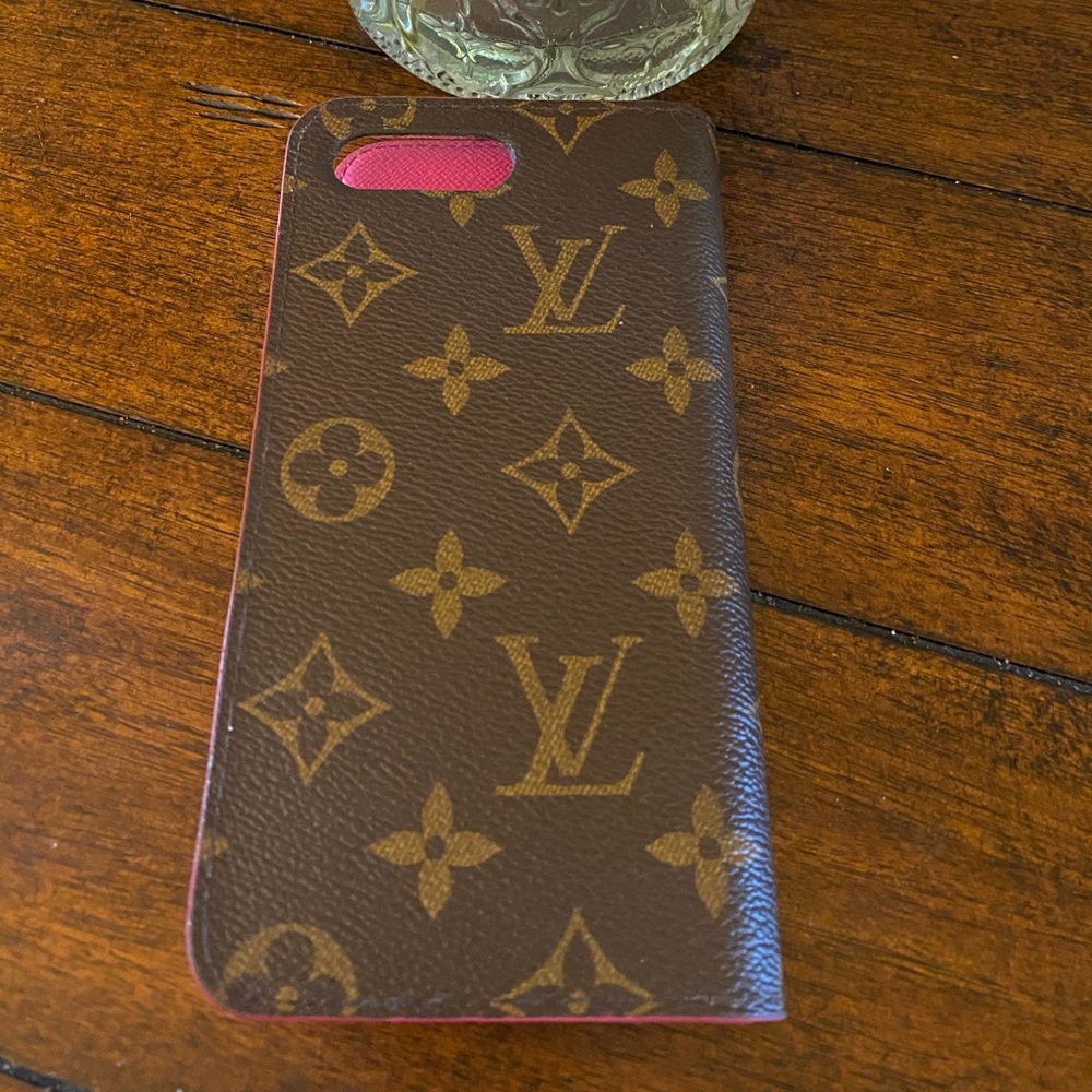 LV iPhone 8 Plus folio 💗
